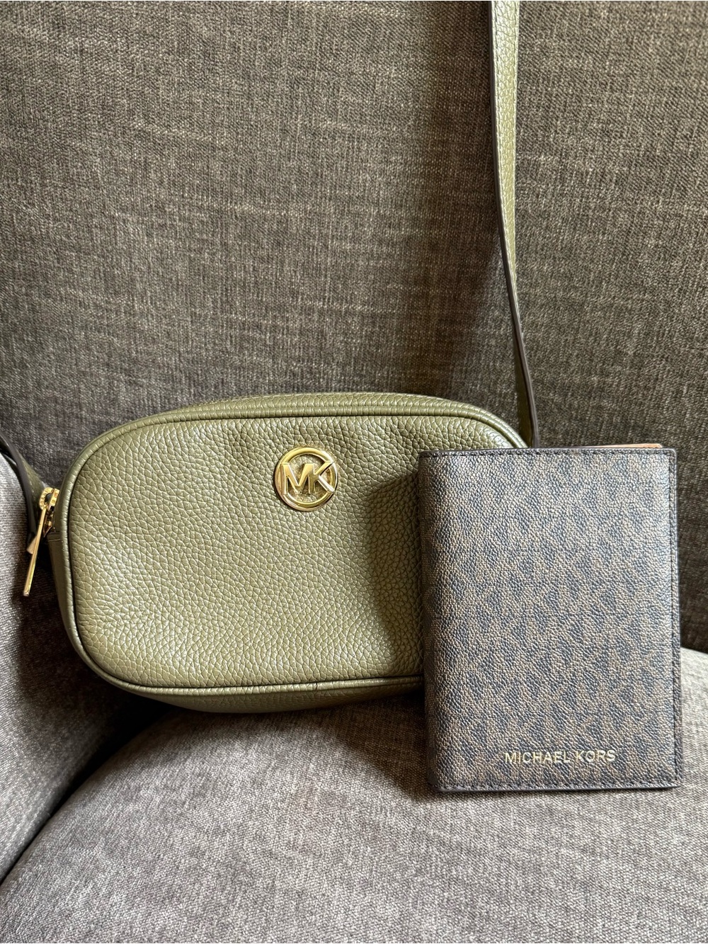 Michael Kors Fulton Pebbled Leather
Crossbody and Jet Set Wallet